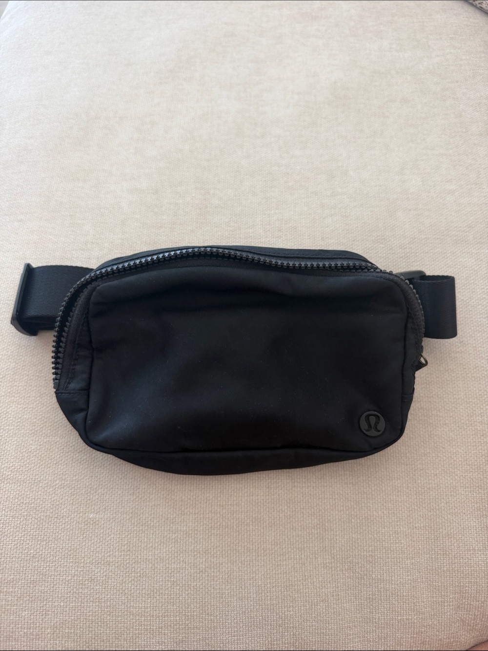 lululemon athletica Black Belt Bag — Minimal Waist Pouch